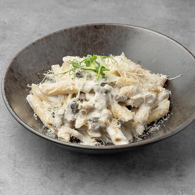 Пенне с курицей и грибами в Большая рыба по цене 660 ₽