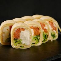 Тортилья с лососем в Sushi & Roll