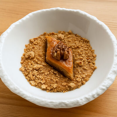 Кукурузная каша с грецким орехом и корицей а-ля пахлава в 9/18 бистро по цене 770 ₽