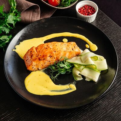 Стейк из лосося с цукини в Crazy Hunter по цене 1480 ₽