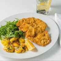 Телятина по-милански в Rombus cafe