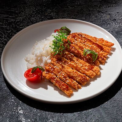 Хрустящая курица с рисом в UMI Asian kitchen & bar по цене 740 ₽