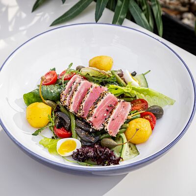 Нисуаз с тунцом на гриле в Brasserie Lambic по цене 990 ₽