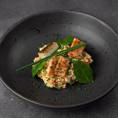 Оливье с филе рыб горячего копчения в Fish Point по цене 950 ₽