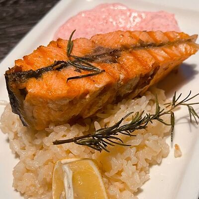 Стейк из лосося с рисом в Багс Банни от кафеМафия по цене 1560