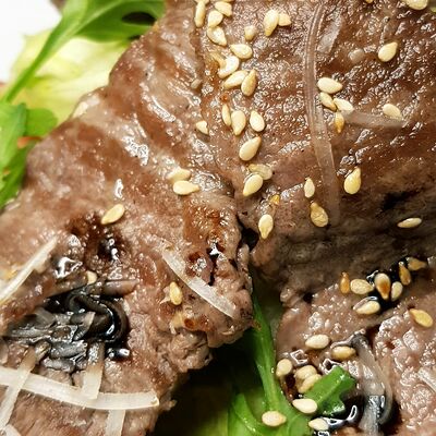 Салат Теплый с ростбифом в Travel Рестобар по цене 650 ₽