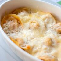 Запеченные пельмени с говядиной и зирой в сметанном соусе в Чемодан