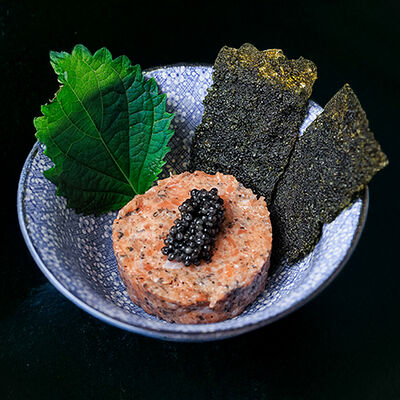 Тартар из лосося в Mr. Lee по цене 2600 ₽