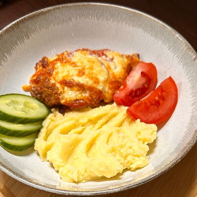 Куриное филе с грибами и картофельным пюре в Steel Grill по цене 390 ₽