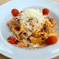 Паста Мафальдини со свининой и грибами в Pasta mania