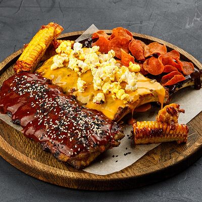 Сет из свиных ребер в трех соусах в Brooklyn Bowl по цене 2399 ₽