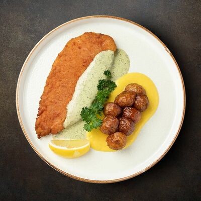 Куриный шницель с мини-картофелем и ореховым соусом в Мясоlove по цене 690 ₽