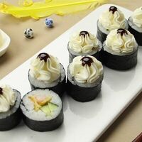 Эби хосомаки ролл в Kushi-Sushi