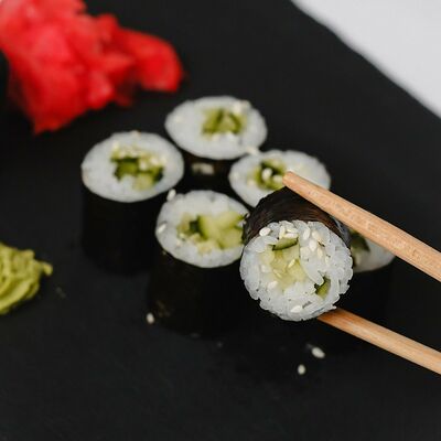 Маки ролл с огурцом в Панда Бистро по цене 182 ₽