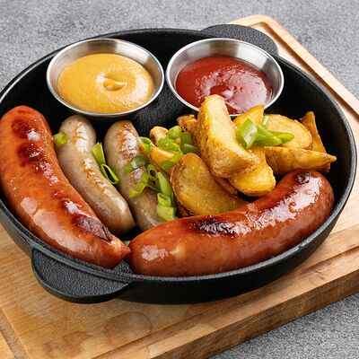 Колбаски на гриле в Holy Hotdoggers по цене 1190 ₽