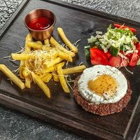 Бифштекс с яйцом в Кухня По Соседству