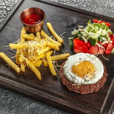 Бифштекс с яйцом в Кухня По Соседству по цене 750 ₽