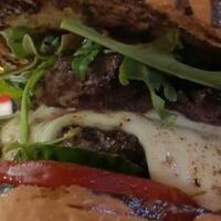 Luciano Burger в Burger Mafia