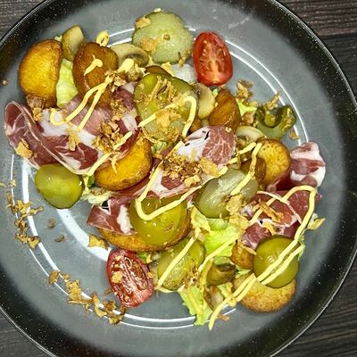 Фирменный салат в Вкусное место по цене 700 ₽