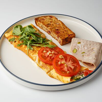 Омлетный конверт, мортаделла и страчателла в Avo kitchen & bar по цене 790 ₽