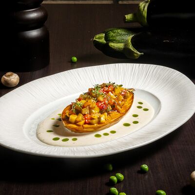 Баклажан, запеченный с салатом из маринадов в Бульвар по цене 510 ₽