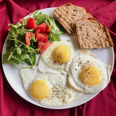 Завтрак Глазунья в Вино и еда по цене 550 ₽