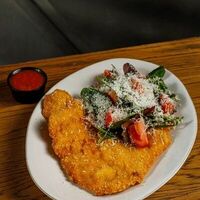 Куриный шницель в Krombacher Beer Kitchen