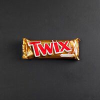 Шоколадный батончик Twix в едDA