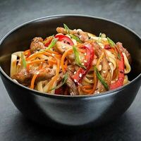 Удон со свининой пад-тай в Пицца Хаб