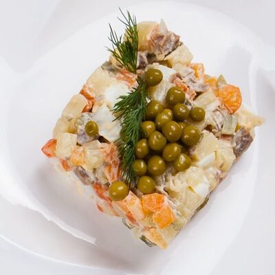 Салат Оливье с мясом в Юрта по цене 630 ₽