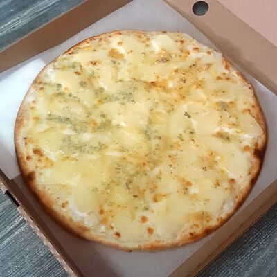 С грушей и голубым сыром в Вкусно Пицца по цене 690 ₽