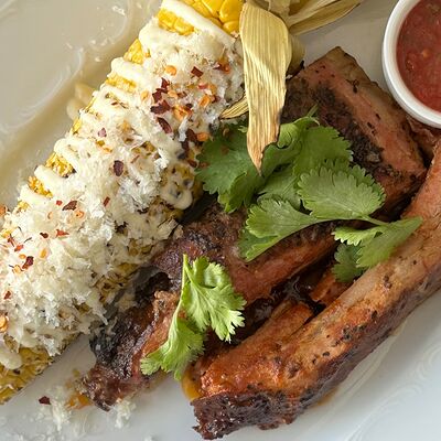 Ребро поросёнка с кукурузой на огне в Smoke BBQ по цене 1250 ₽