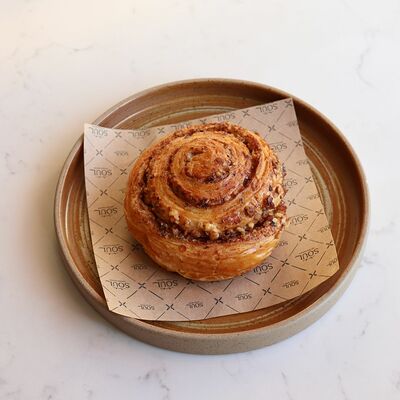 Булочки с корицей и грецким орехом в СушиBox по цене 23000 ₽