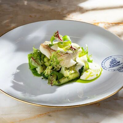 Палтус, овощи на пару, соус пармезан в Ivanka по цене 2640 ₽