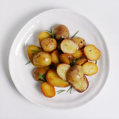 Мини-картофель с чесноком и розмариномв The Times Home по цене 700 ₽
