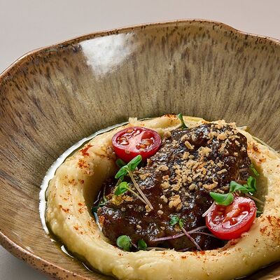 Томленые телячьи щёчки от шеф-повара в Avgust13 по цене 1900 ₽