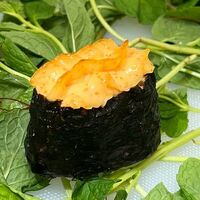 Острый гункан с тунцом в Аврора суши и пицца