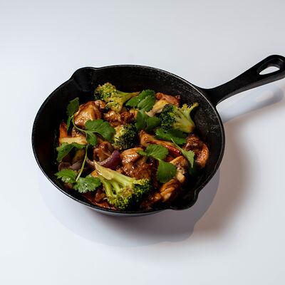 Курица с овощами в устричном соусе в Базар по цене 400 ₽