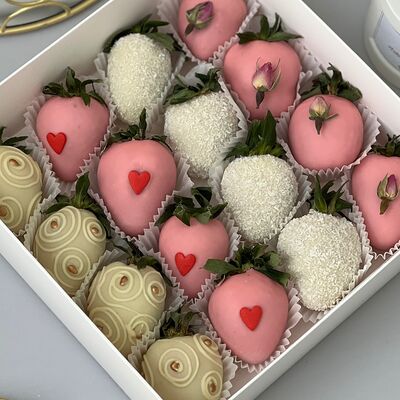 Клубника в шоколаде №37 в Lovely Berry по цене 3890 ₽