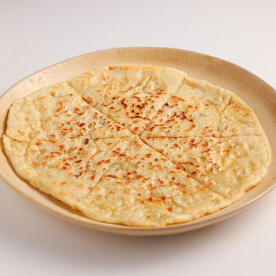 Балкарские хычины с картофелем и сыром в АВЛИ бистро по цене 450 ₽