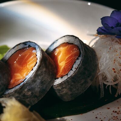 Ролл Сашими с лососем в More More по цене 1185