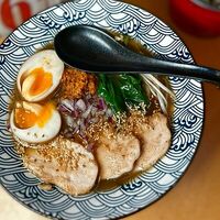Лёгкий бульон с легкой остринкой Shoy ramen в Ramen Rebel