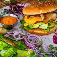 Бургер с говядиной и ореховой пастой в Имбирь