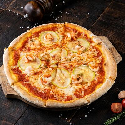 Пицца с цукини и креветками в Мангал по цене 630 ₽