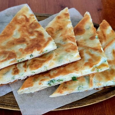 Лаваш с сыром и зеленью в Мате по цене 340 ₽