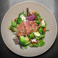 Салат с тунцом и мини деревьями в Palmer