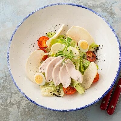 Салат Цезарь с куриным филе в На Парах по цене 340