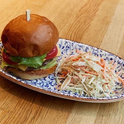 Бургер дабл чиз в DVOR гриль-бистро по цене 780 ₽