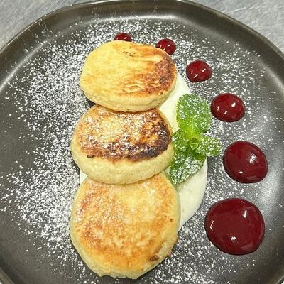 Творожные сырники со сметаной в Bistro 113 по цене 480 ₽
