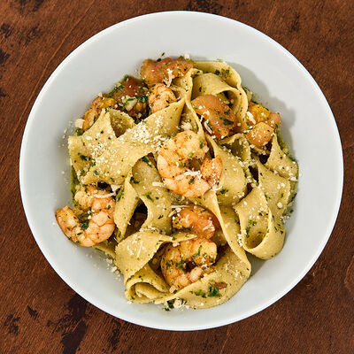 Паста с креветками в соусе Песто в Пицца, паста и баста по цене 489 ₽